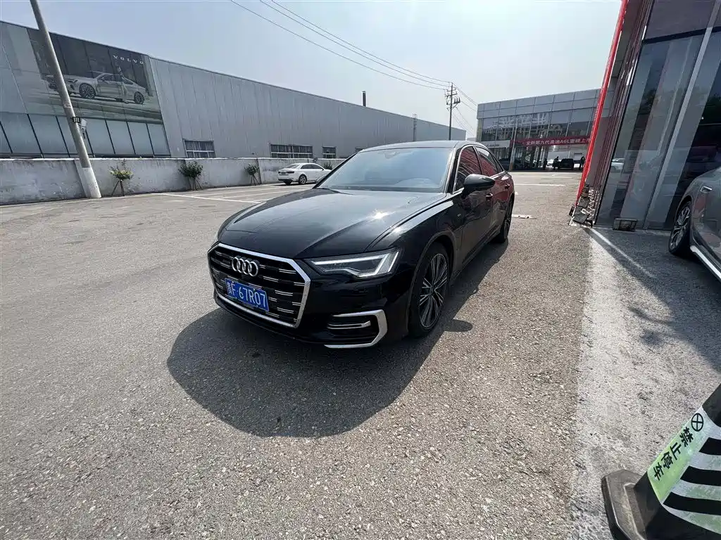 奥迪A6L 2025款 45 TFSI quattro 臻选动感型 2025