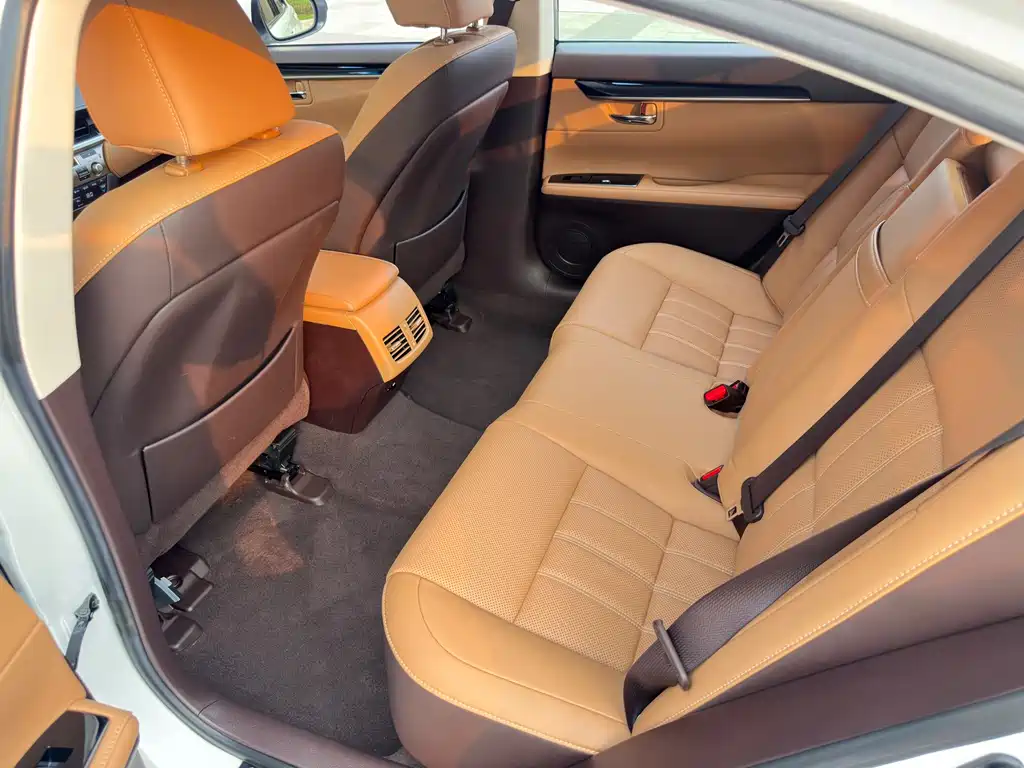 Lexus ES — миниатюра 10