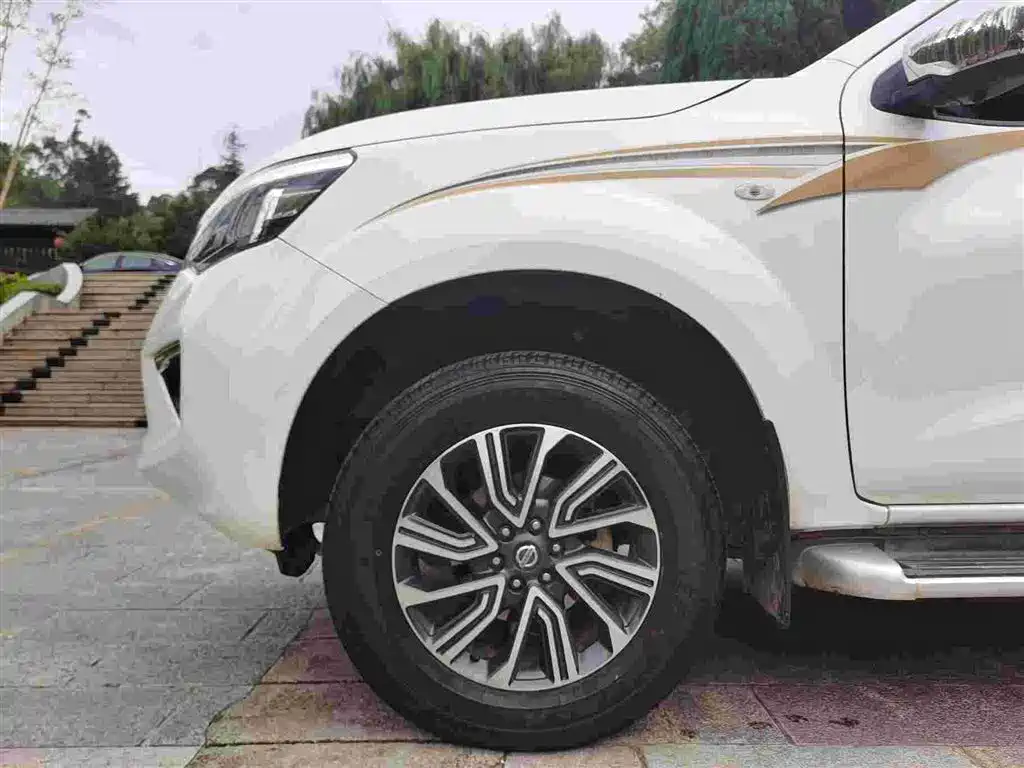 Nissan Terra — миниатюра 5