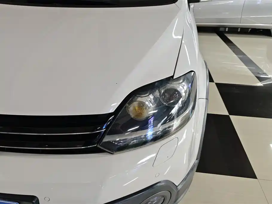 Volkswagen Golf 2011 1.4TSI Cross Golf