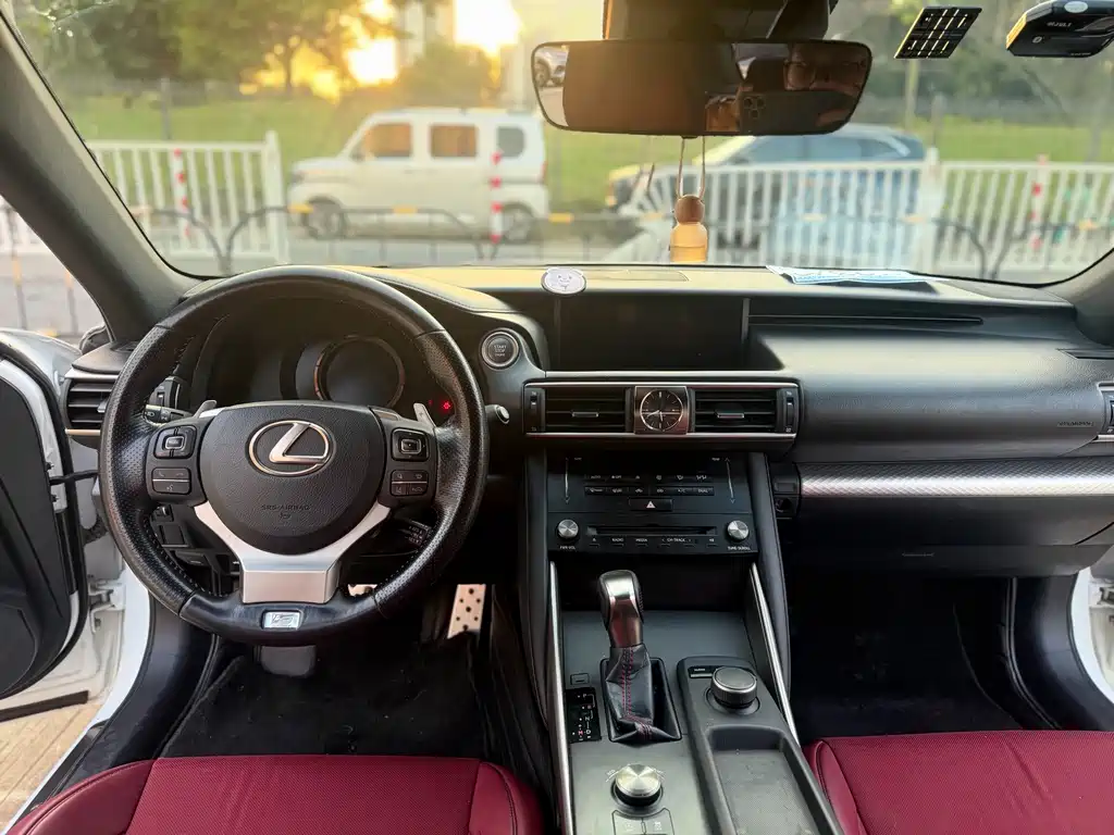 Lexus IS — миниатюра 13