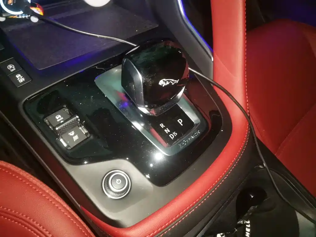 Jaguar E-PACE — миниатюра 10
