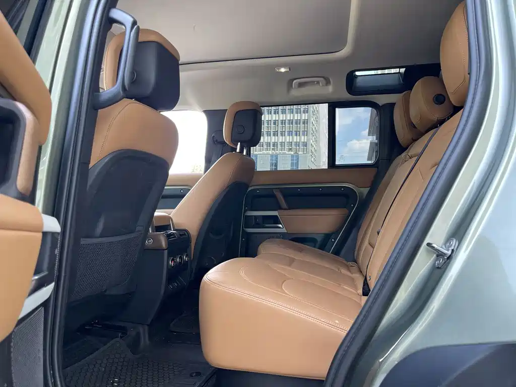 Land Rover Defender — миниатюра 4
