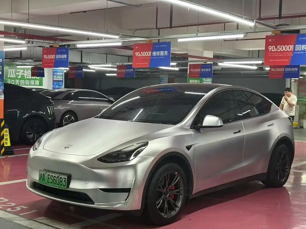 Tesla Model Y 2024