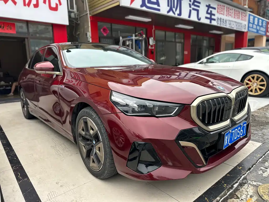 BMW 5 Series — миниатюра 3