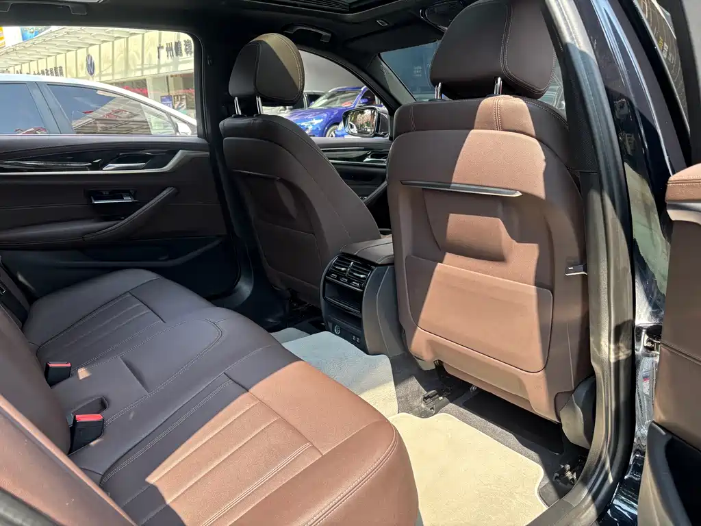 BMW 5 Series — миниатюра 15