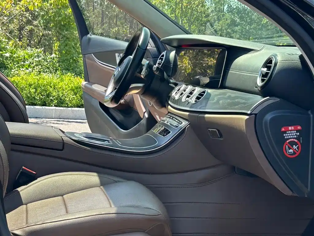 Mercedes-Benz E-Class — миниатюра 8