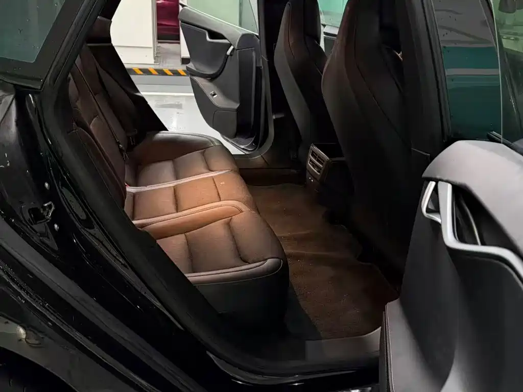 Tesla Model S — миниатюра 10