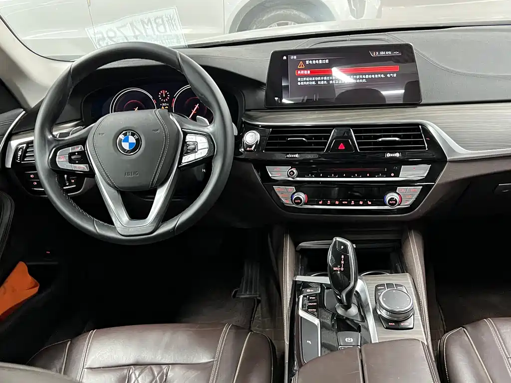 BMW 5 Series — миниатюра 6