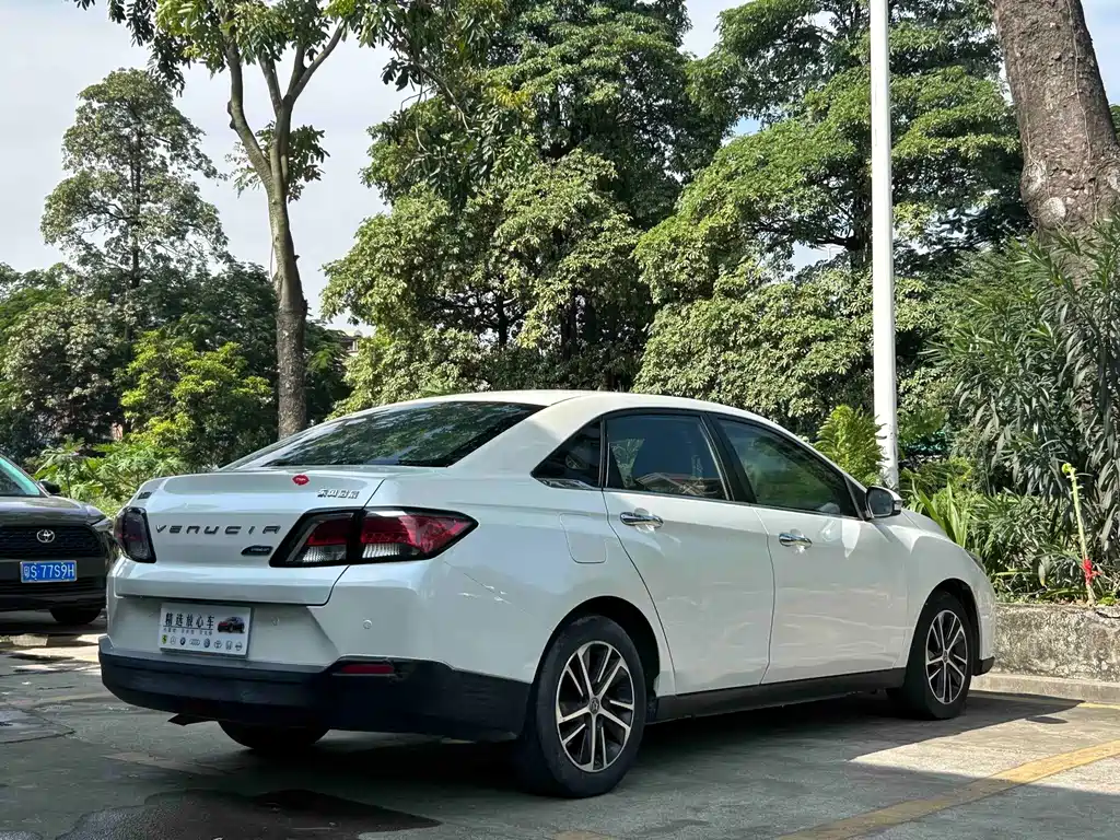 Venucia D60 — миниатюра 2