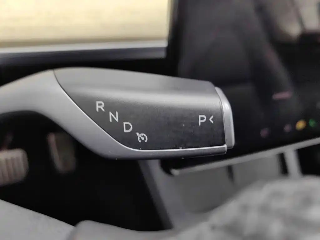Tesla Model Y — миниатюра 13