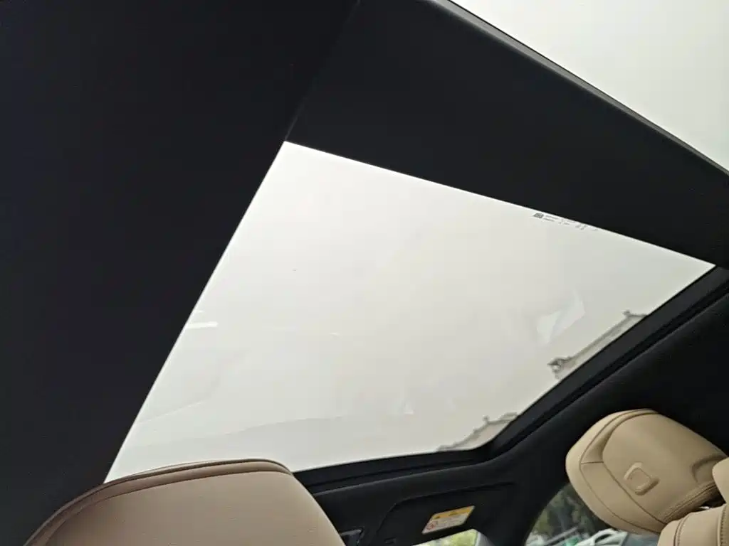 Cadillac Lyriq — миниатюра 18