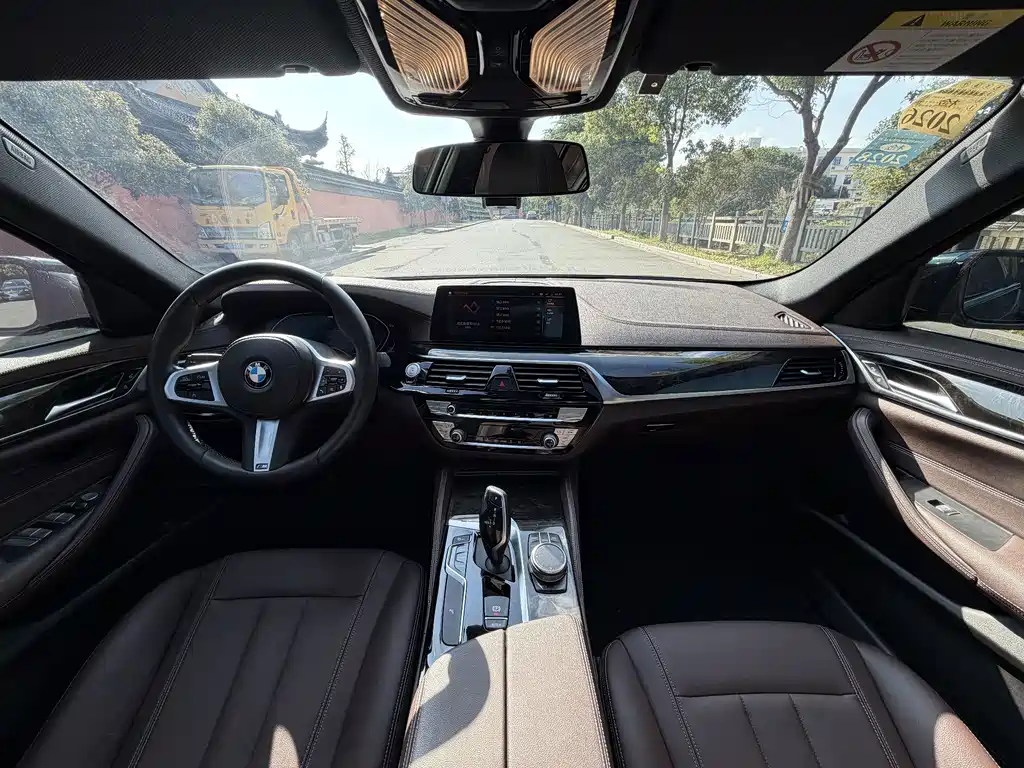 BMW 5 Series — миниатюра 5