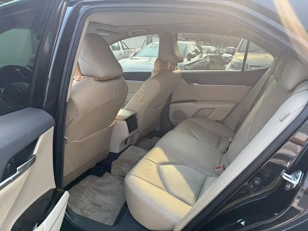 Toyota Camry — миниатюра 5