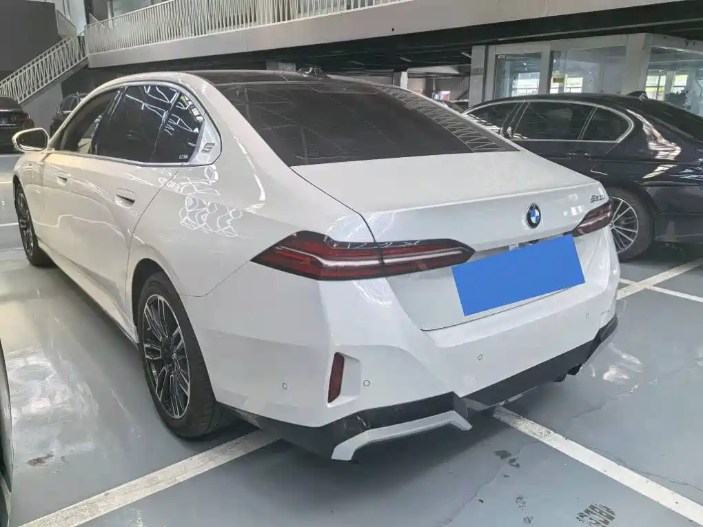 BMW 5 Series — миниатюра 15