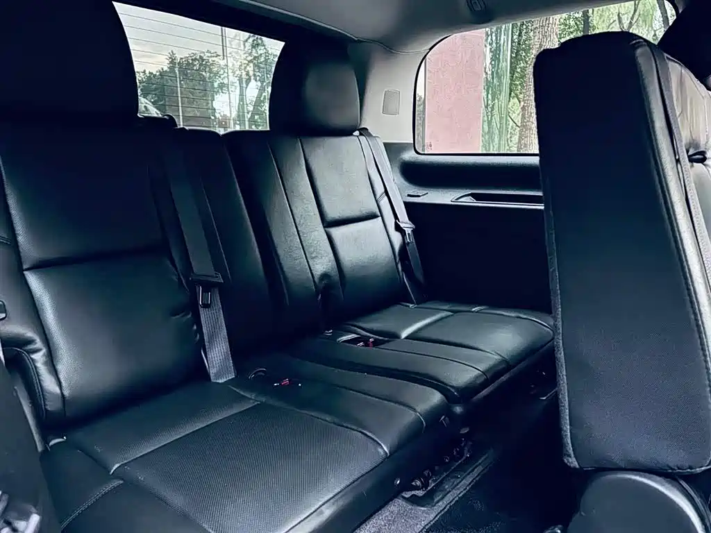 Cadillac Escalade — миниатюра 15