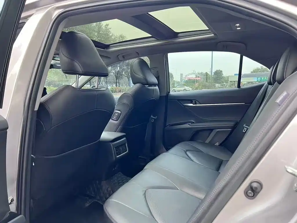 Toyota Camry — миниатюра 7