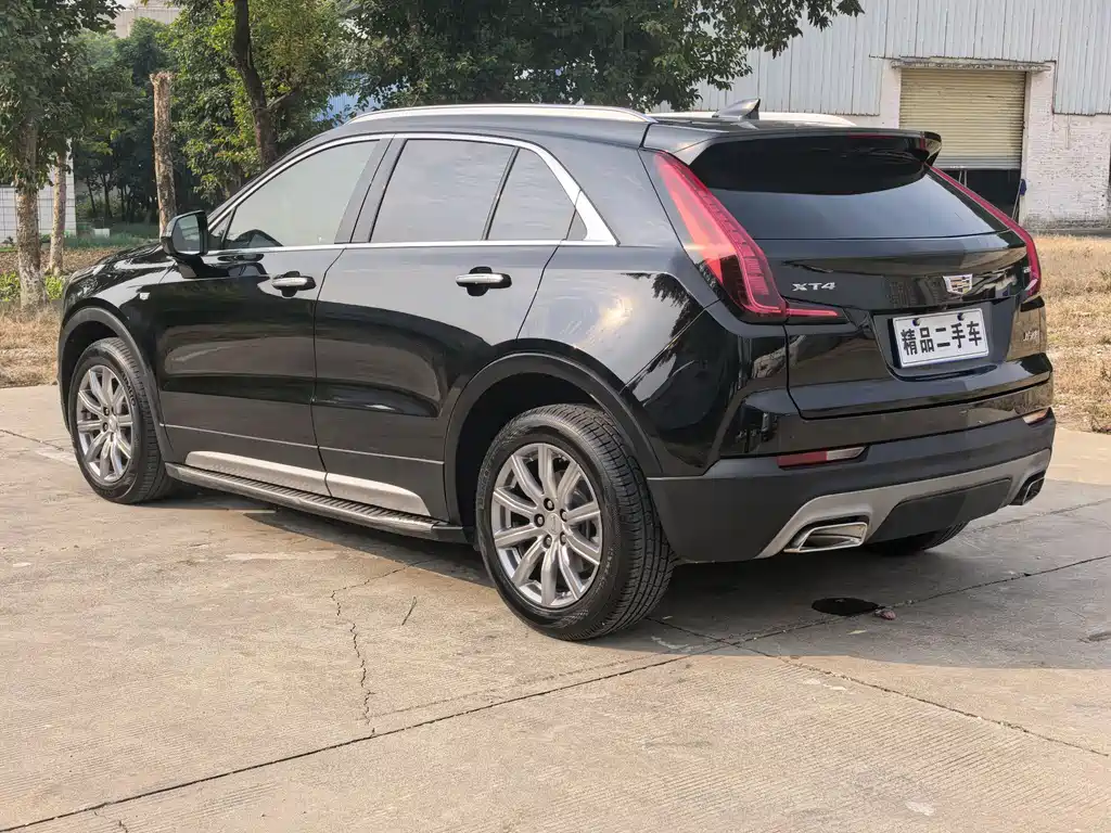 CADILLAC XT4