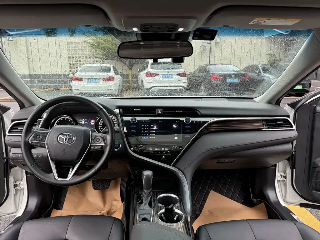 Toyota Camry — миниатюра 14