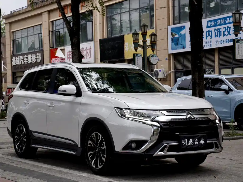 Mitsubishi Outlander — миниатюра 20