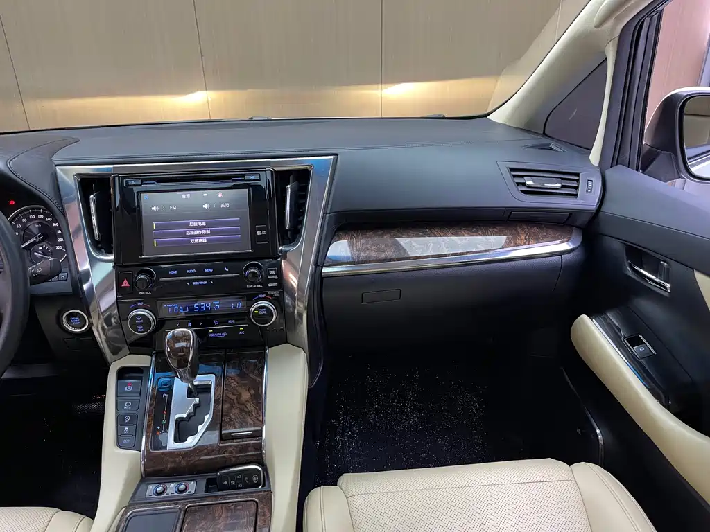 Toyota Alphard 2018 3.5L Luxury