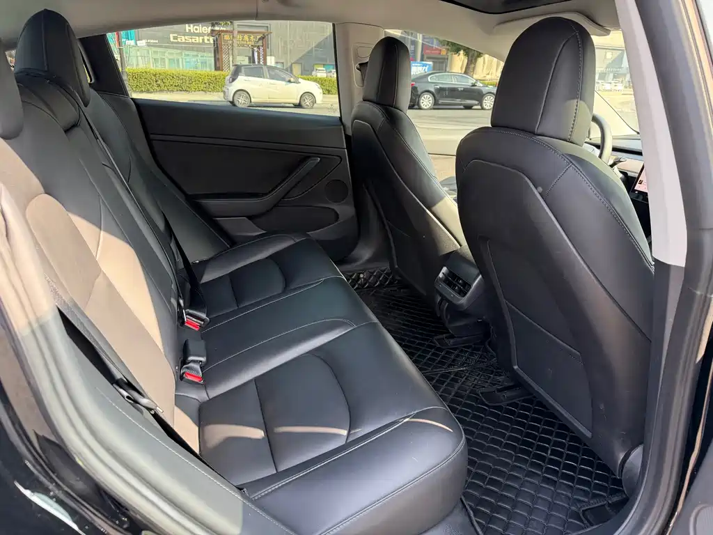 Tesla Model 3 — миниатюра 15