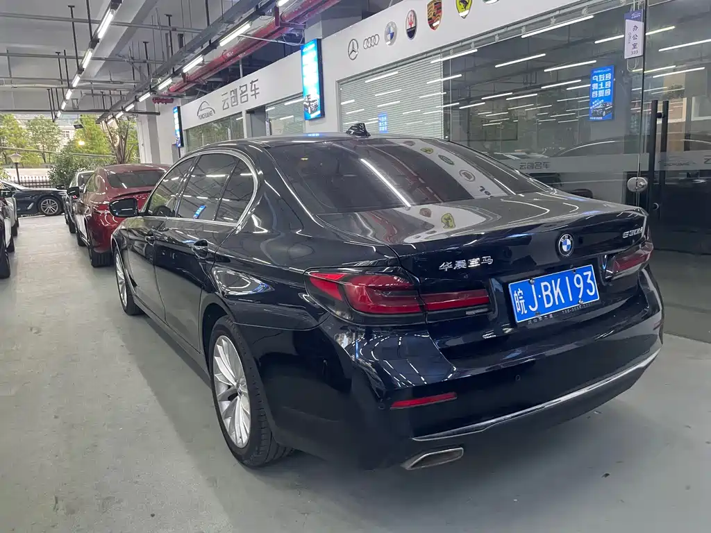 BMW 5 Series — миниатюра 6