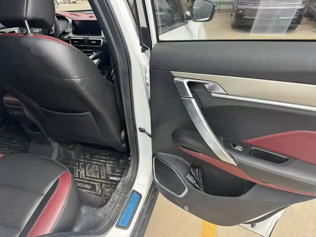Geely Binyue — миниатюра 9