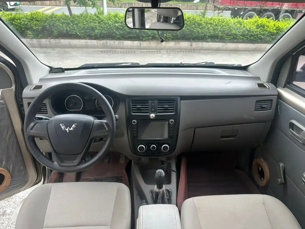 Wuling Rongguang V — миниатюра 6