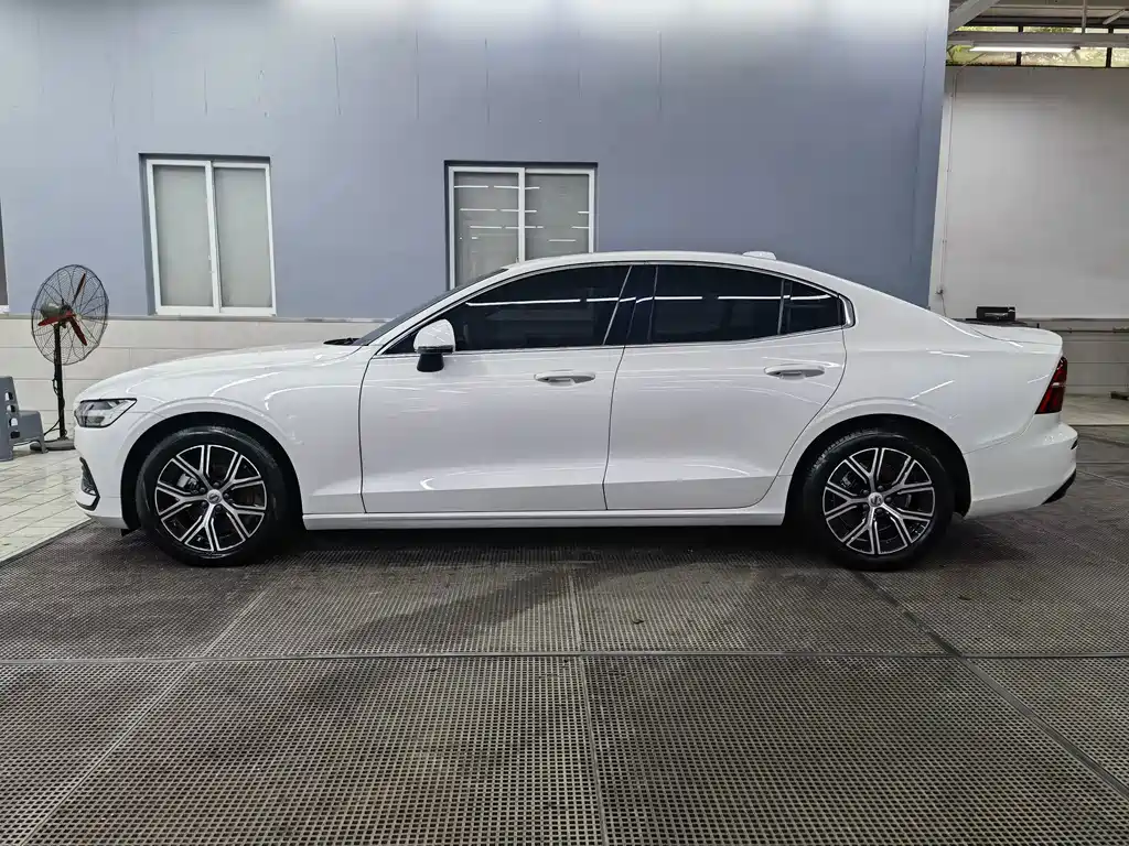 Volvo S60 — миниатюра 3
