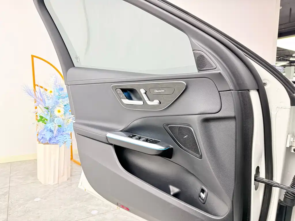 Mercedes-Benz C-Class — миниатюра 20