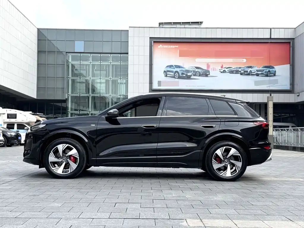 Audi Q6L e-tron — миниатюра 6