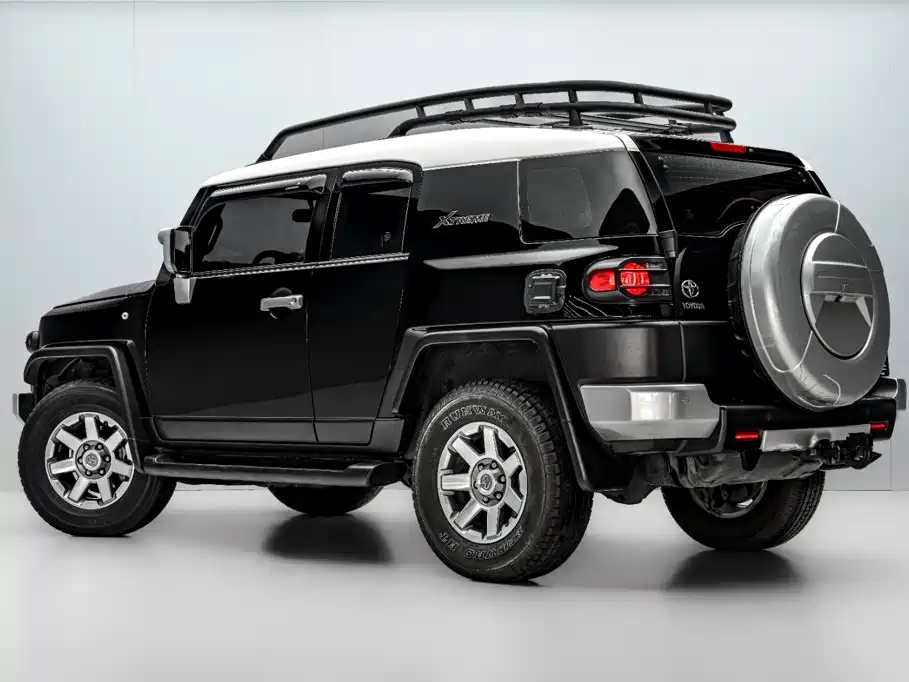 Toyota FJ Cruiser — миниатюра 5