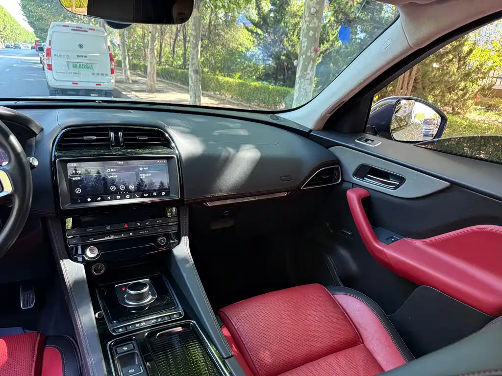 Jaguar F-PACE — миниатюра 12