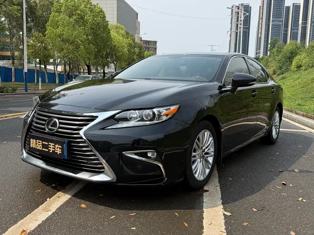 Lexus ES 2018