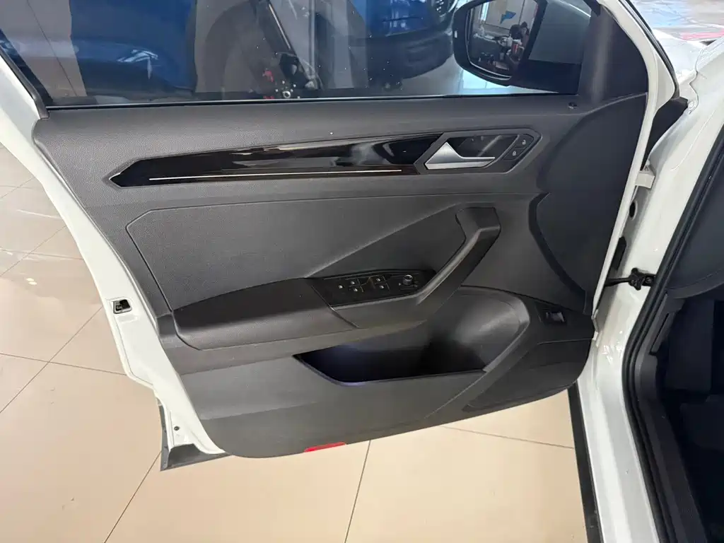 VOLKSWAGEN T ROC EXPLORING SONGS