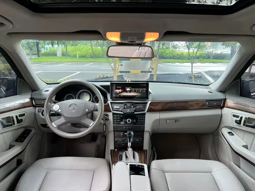 Mercedes-Benz E-Class — миниатюра 9