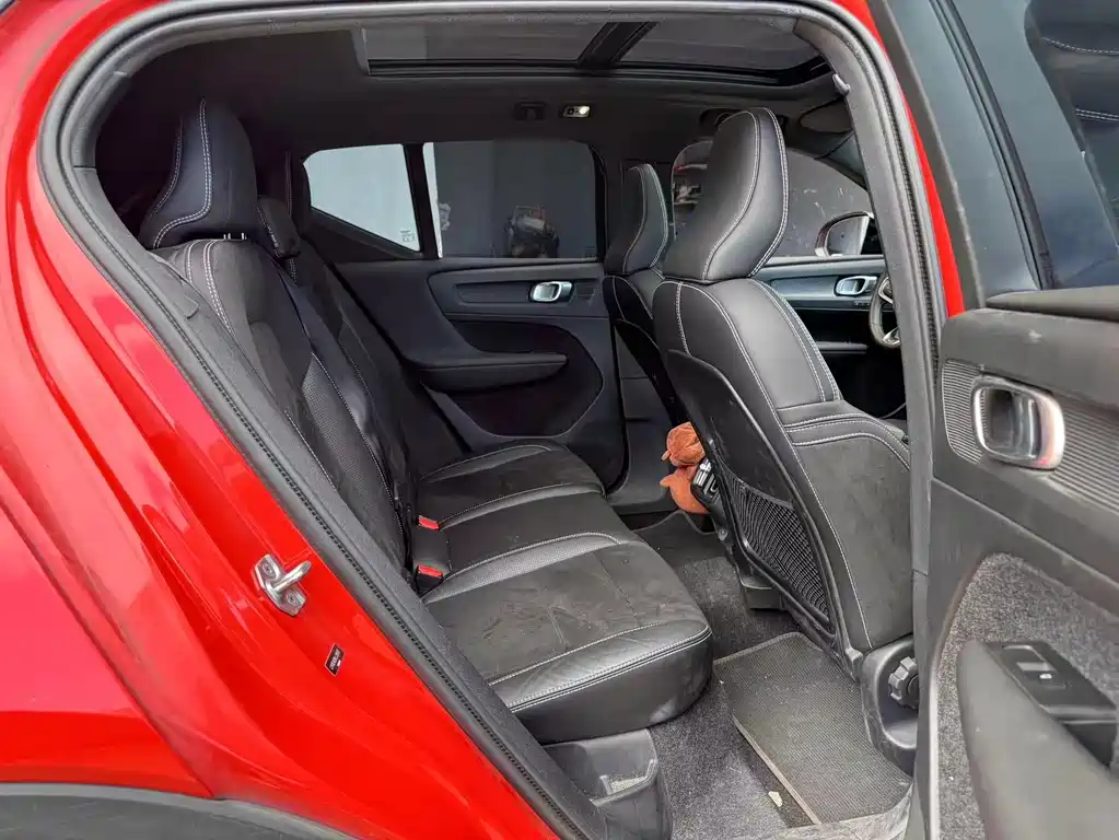 Volvo XC40 — миниатюра 7