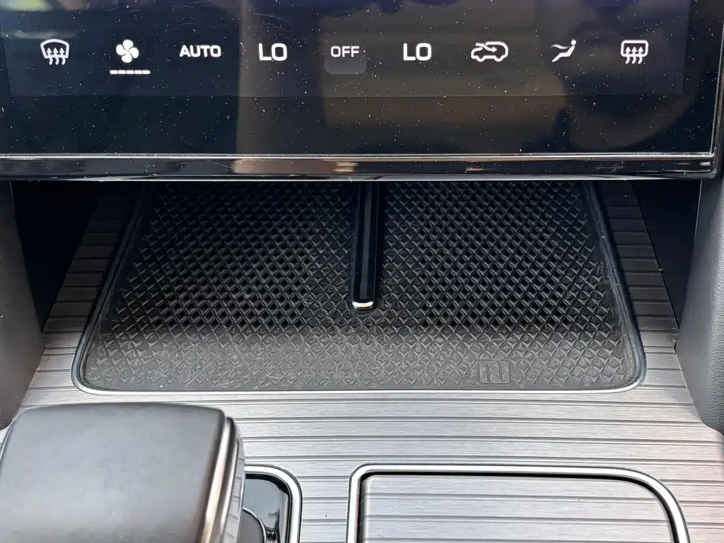 Hongqi Hongqi HS7 PHEV — миниатюра 9