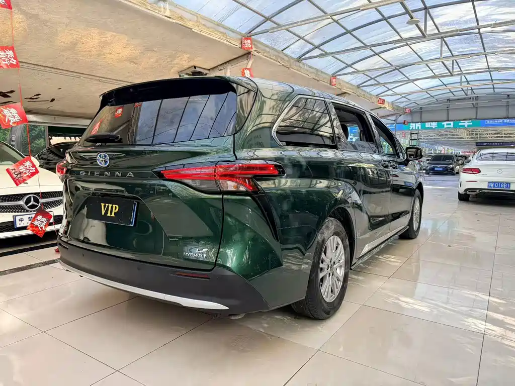 TOYOTA SIENNA