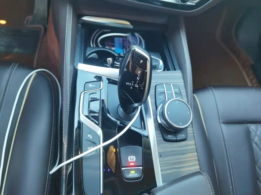 BMW 5 Series — миниатюра 16