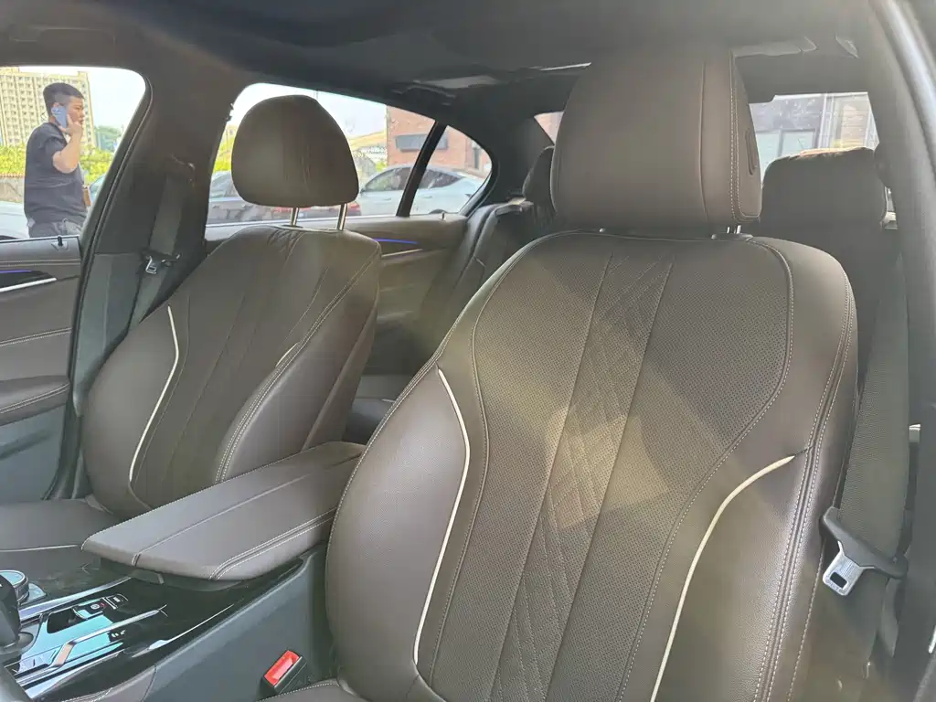 BMW 5 Series — миниатюра 18