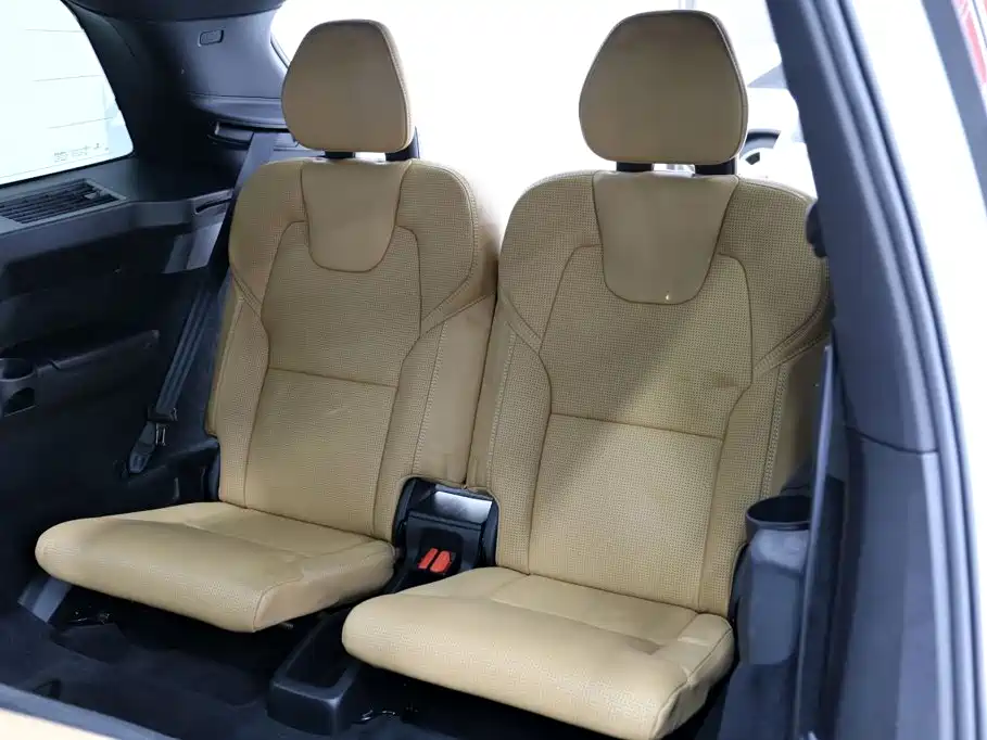 Volvo XC90 — миниатюра 9