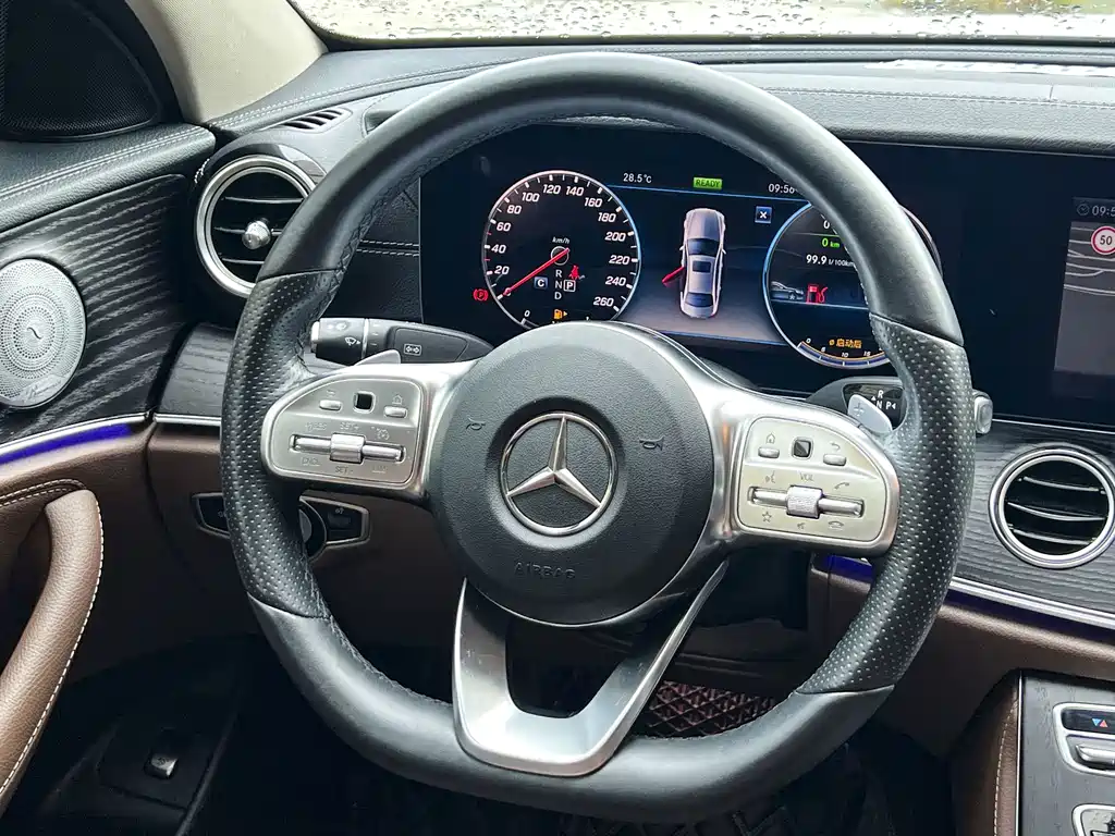 Mercedes-Benz E-Class — миниатюра 12