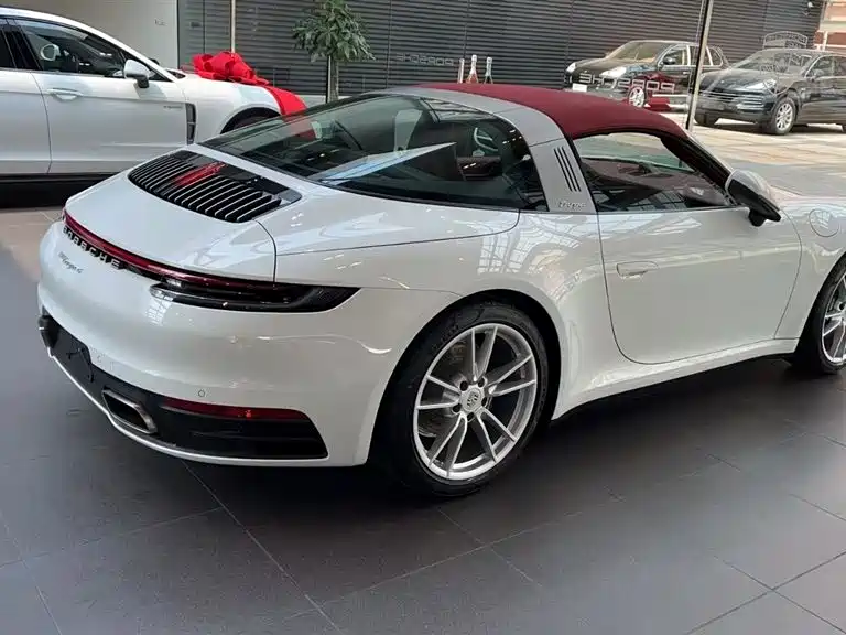 PORSCHE 911