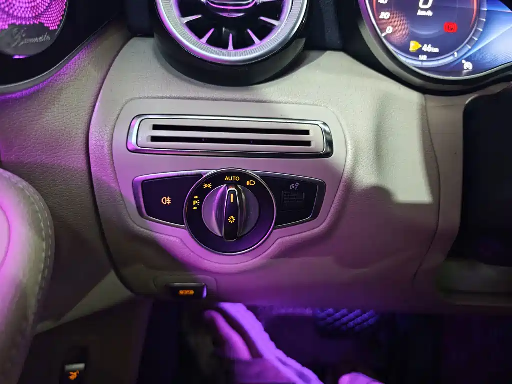 Mercedes-Benz C-Class — миниатюра 11