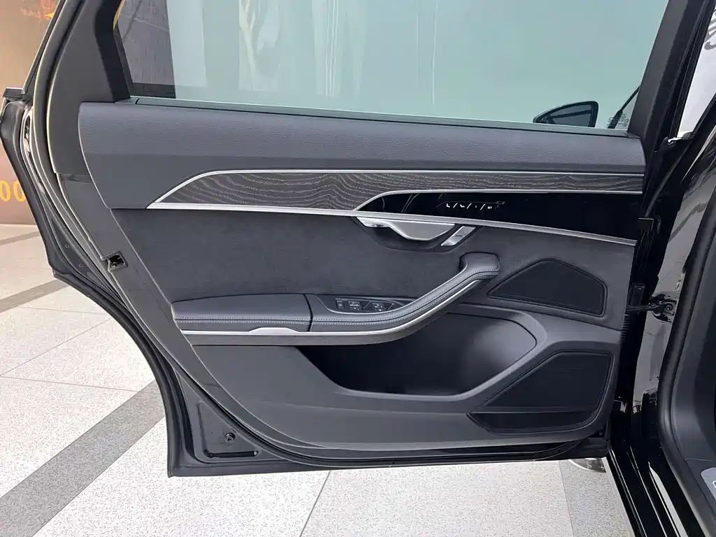 Audi A8 — миниатюра 10