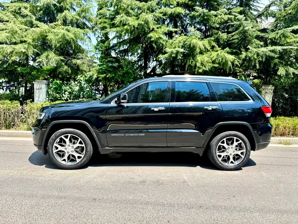 Jeep Grand Cherokee (Import) — миниатюра 2