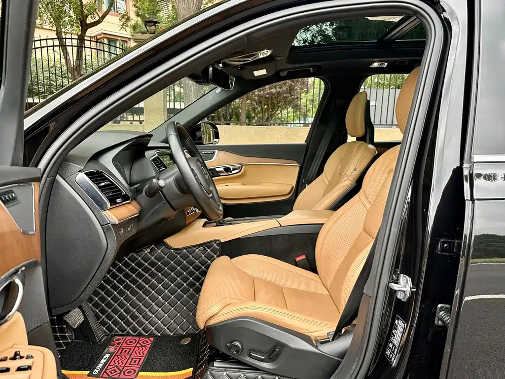 Volvo XC90 — миниатюра 6