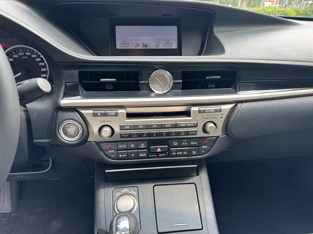 Lexus ES — миниатюра 8